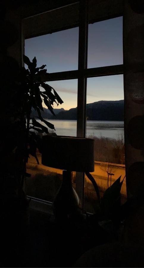 Lyngen, Mackay Appartment, Lyngen Lyngseidet Екстериор снимка